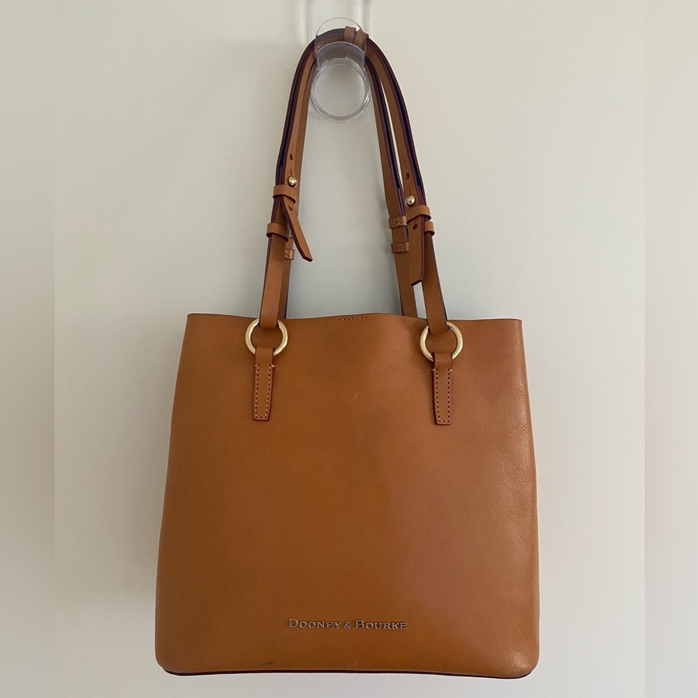 Dooney & Bourke Handbag (genuine leather)